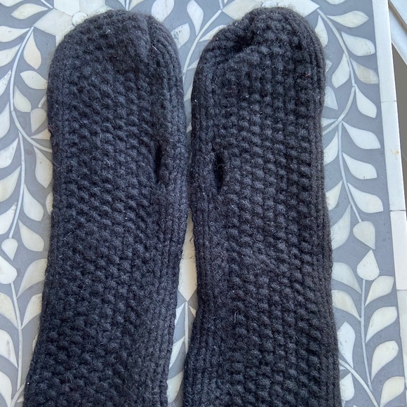 Hania Anya Cole Women’s Black 100% Cashmere Mittens - Excellent - Picture 2 of 7